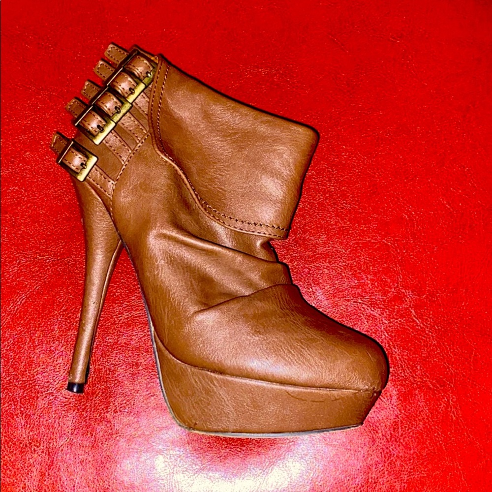 Heeled boots